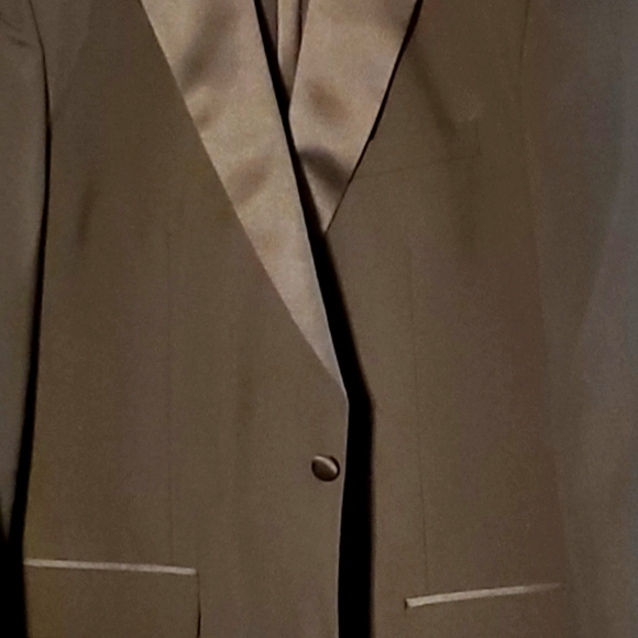 Men's Suit - Picture 1 of 2